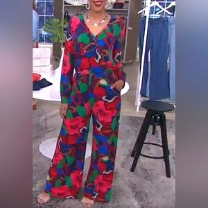 G.I.L.I. Jetsetter Exploded Floral Petite Long Sleeve Jumpsuit With Pockets M